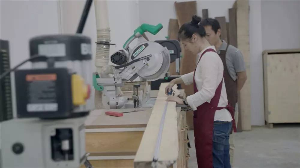 從企業高管到木匠樂師 高學歷精英的別樣人生選擇