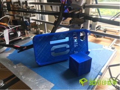 廣州高中生創新研發剪叉升降式3D打印機，推動基礎材料銷售新機遇